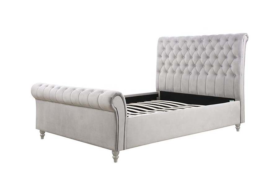 Giường bọc nệm kiểu cổ điển 1563